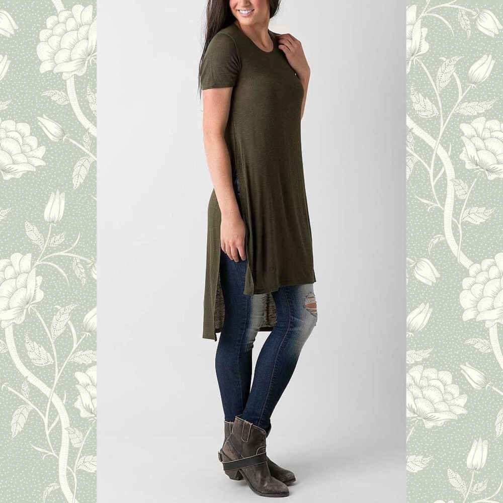 EUC/Mint Buckle Eyeshadow Slub Fabric Tee, Sz L